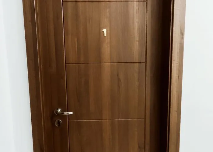 Fairwinds - Double Room With Ensuite - Luqa Airport - Self Check In & Out Available