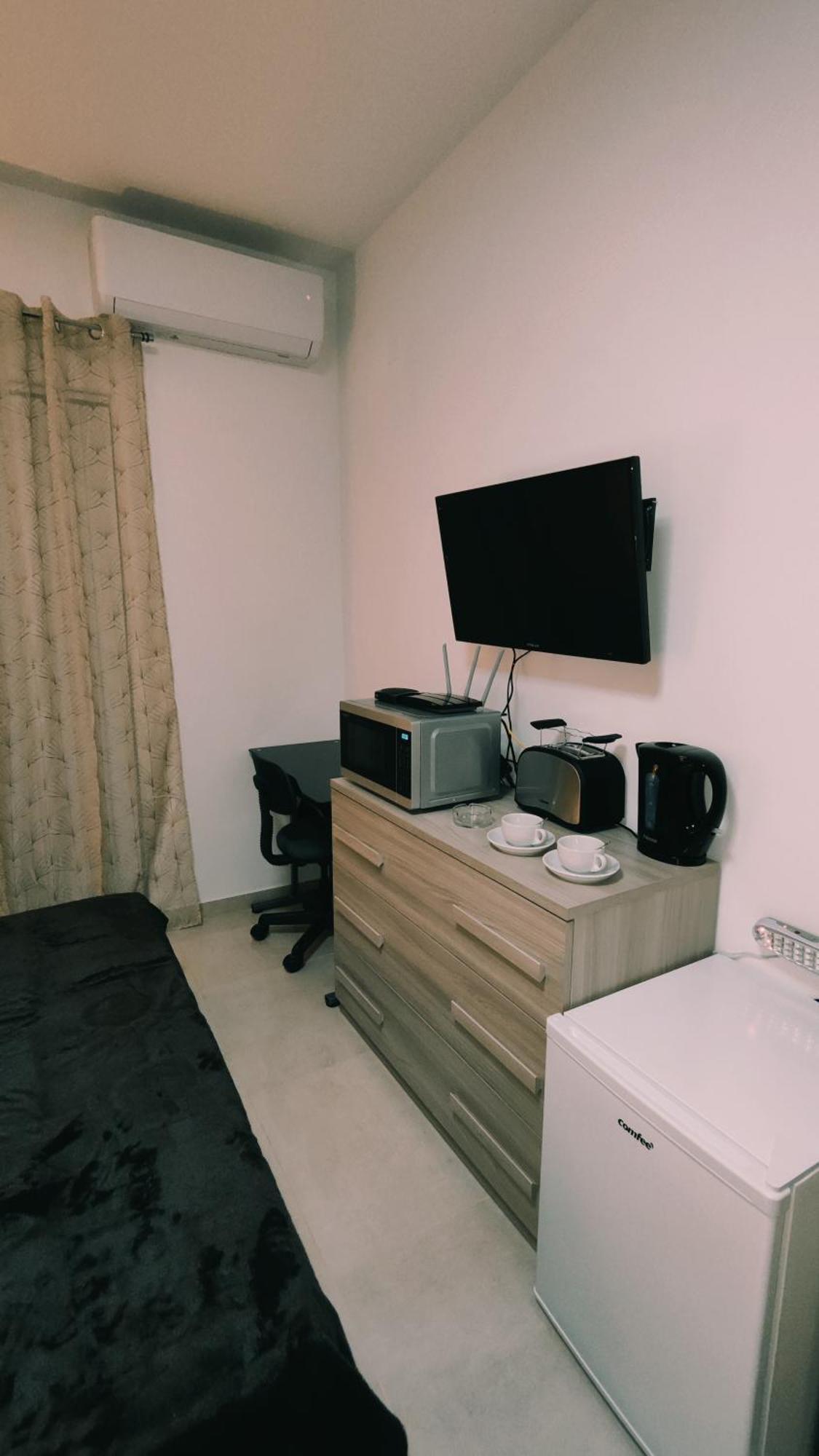 Fairwinds - Double With Ensuite - Airport - Self Check In & Out Available Luqa